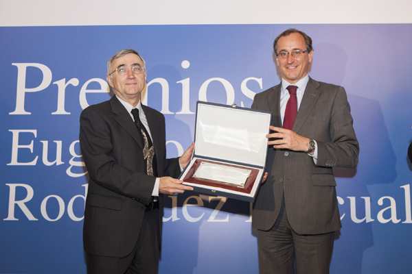 Dr. Elías Campo recieves the Eugenio Rodriguez Pascual Award for his ...